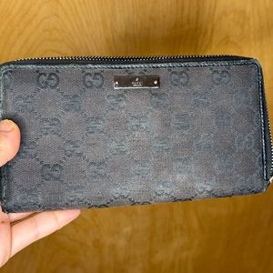 ‼️LOW START‼️Black and silver hardware Gucci monogram canvas zip long wallet 🖤